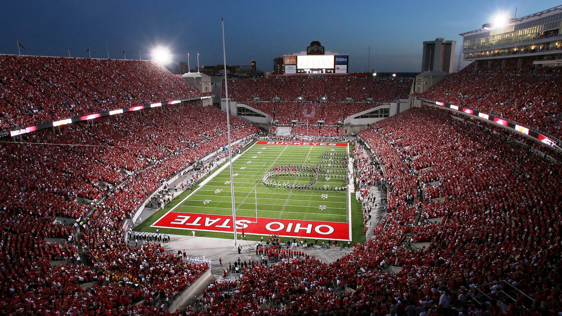 赛场“神奇救球”瞬间:运动员逆天反应震撼全场!